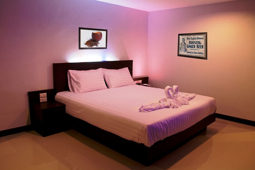 Hotel OYO 373 Mc Ginger House Patong Exterior foto