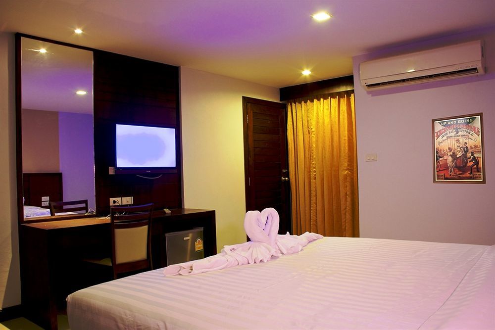 Hotel OYO 373 Mc Ginger House Patong Exterior foto