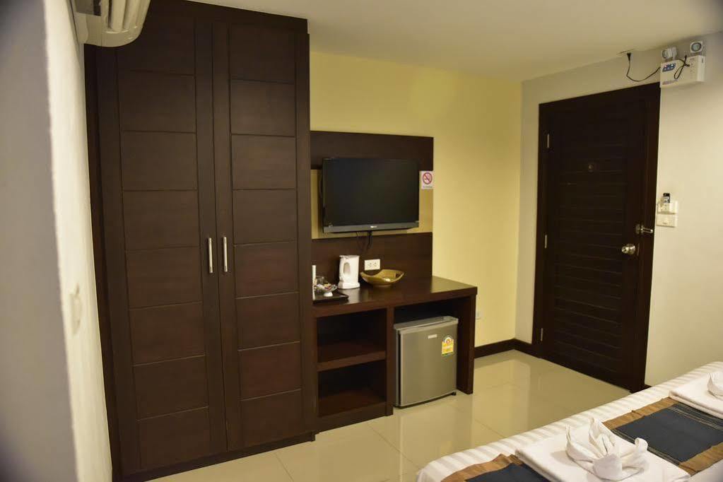Hotel OYO 373 Mc Ginger House Patong Exterior foto