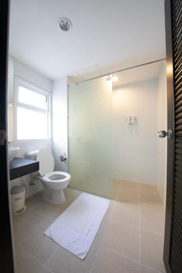 Hotel OYO 373 Mc Ginger House Patong Exterior foto
